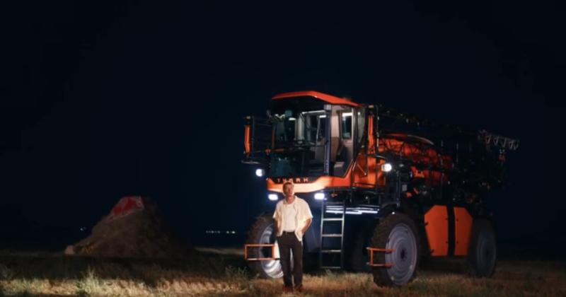 Самоходный опрыскиватель в новом клипе Mia Boyko